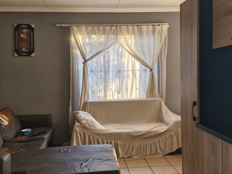 3 BEDROOM HOUSE FOR SALE IN MAHUBE VALLEY FOR R850 000 - Photo 9