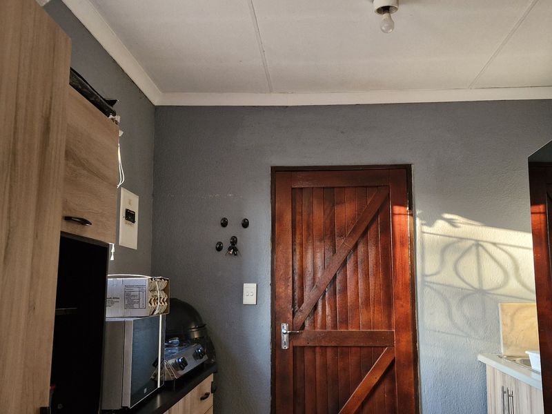3 BEDROOM HOUSE FOR SALE IN MAHUBE VALLEY FOR R850 000 - Photo 7