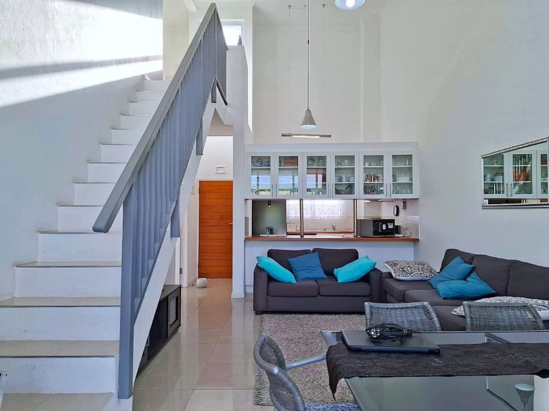 Spacious 3 Bedroom 3 Bathroom Duplex Apartment with Sea Views - Photo 1