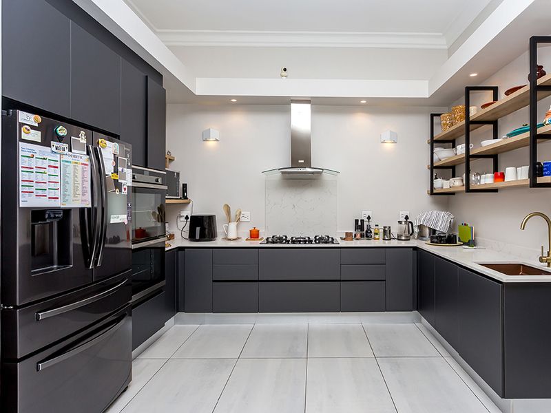 Beautifully renovated family home in prestigious Atlantic Beach Estate - Photo 9