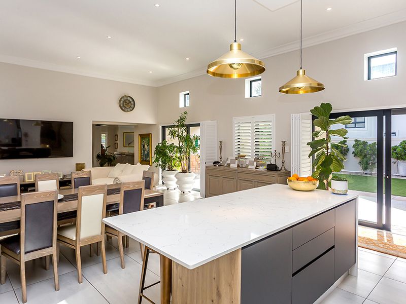 Beautifully renovated family home in prestigious Atlantic Beach Estate - Photo 8