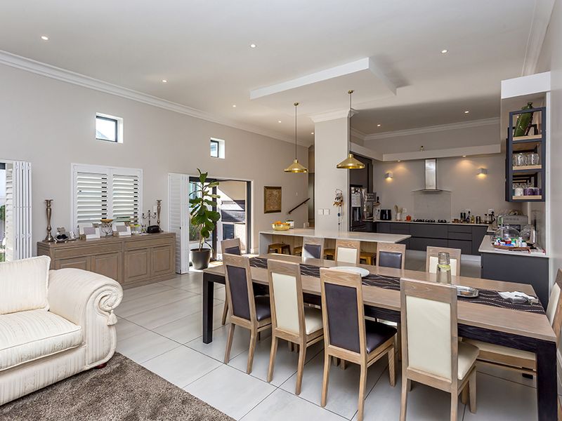 Beautifully renovated family home in prestigious Atlantic Beach Estate - Photo 7