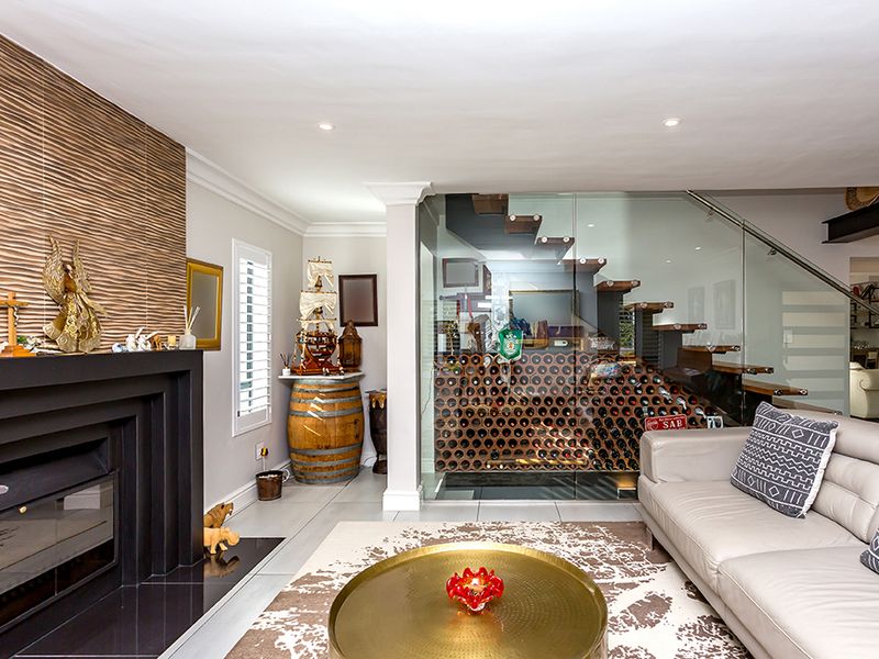 Beautifully renovated family home in prestigious Atlantic Beach Estate - Photo 3