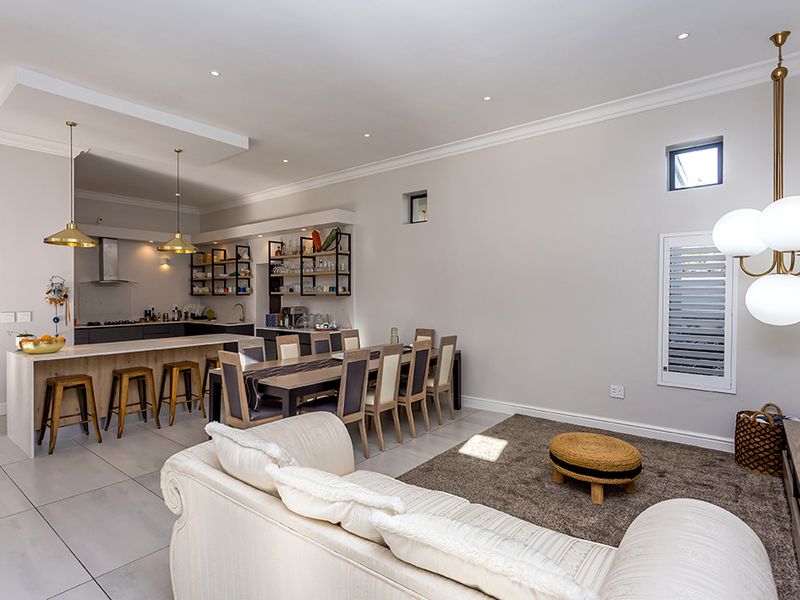 Beautifully renovated family home in prestigious Atlantic Beach Estate - Photo 6