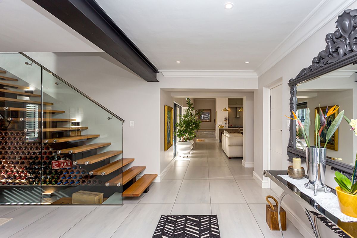 Beautifully renovated family home in prestigious Atlantic Beach Estate - Photo 5