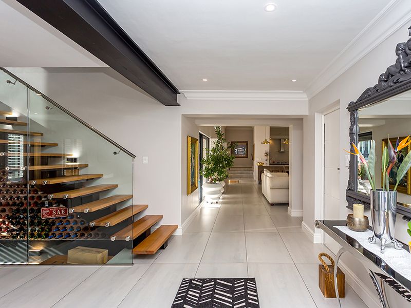 Beautifully renovated family home in prestigious Atlantic Beach Estate - Photo 5