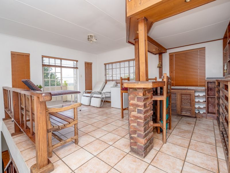 4 BEDROOM LIVE-WORK PROPERTY WITH COTTAGES, OFFICES, SOLAR & POOL - Photo 10
