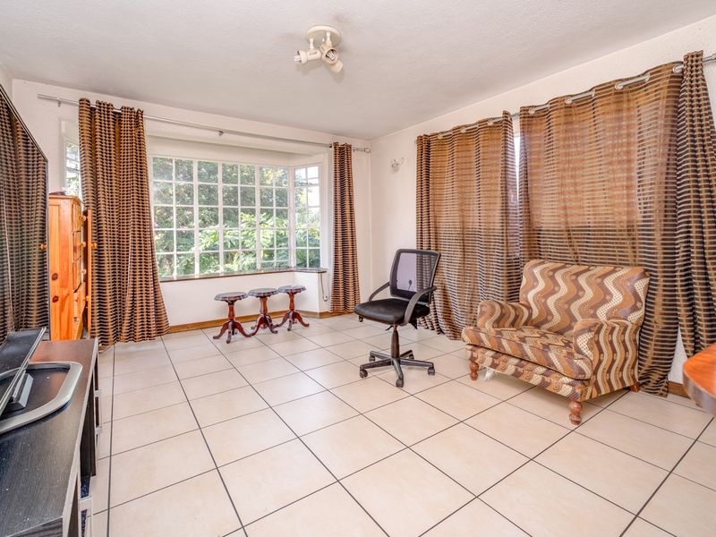 4 BEDROOM LIVE-WORK PROPERTY WITH COTTAGES, OFFICES, SOLAR & POOL - Photo 8
