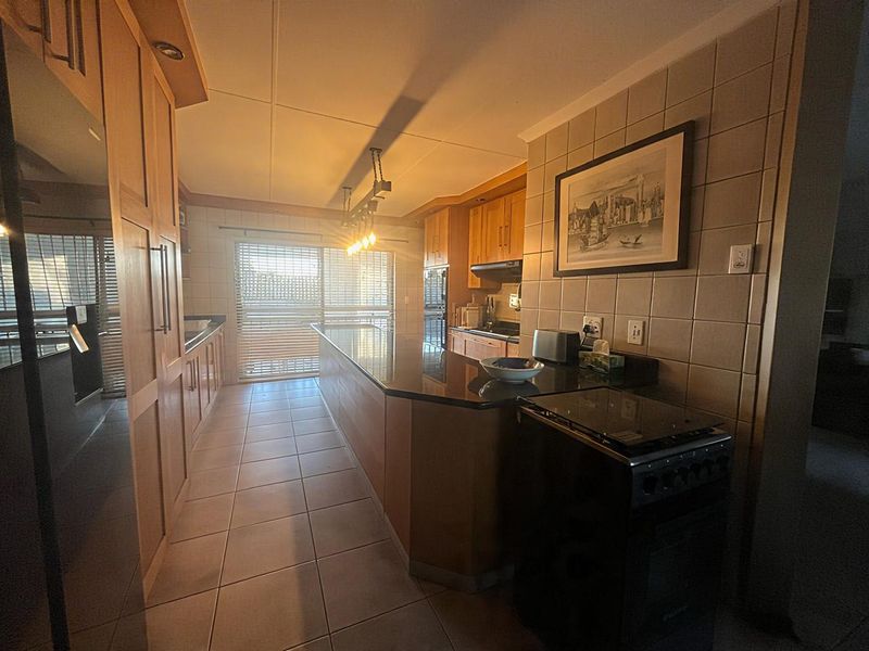 Beautiful Family Home with Flatlet!! - Photo 10