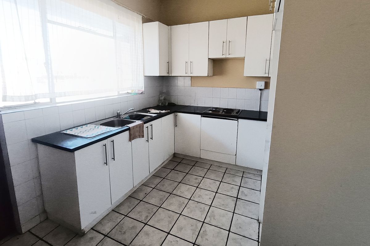 SIDWELL ROOM IN APARTMENT FOR RENT - Photo 3