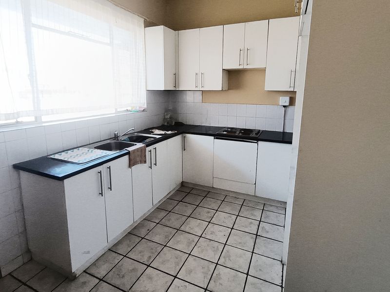SIDWELL ROOM IN APARTMENT FOR RENT - Photo 3