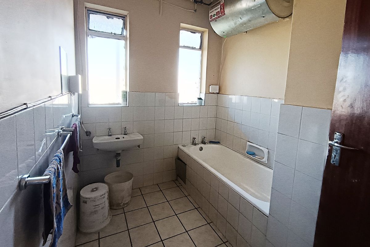 SIDWELL ROOM IN APARTMENT FOR RENT - Photo 5