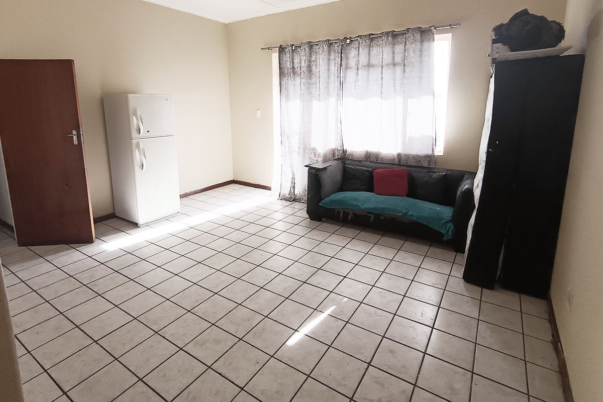 SIDWELL ROOM IN APARTMENT FOR RENT - Photo 4