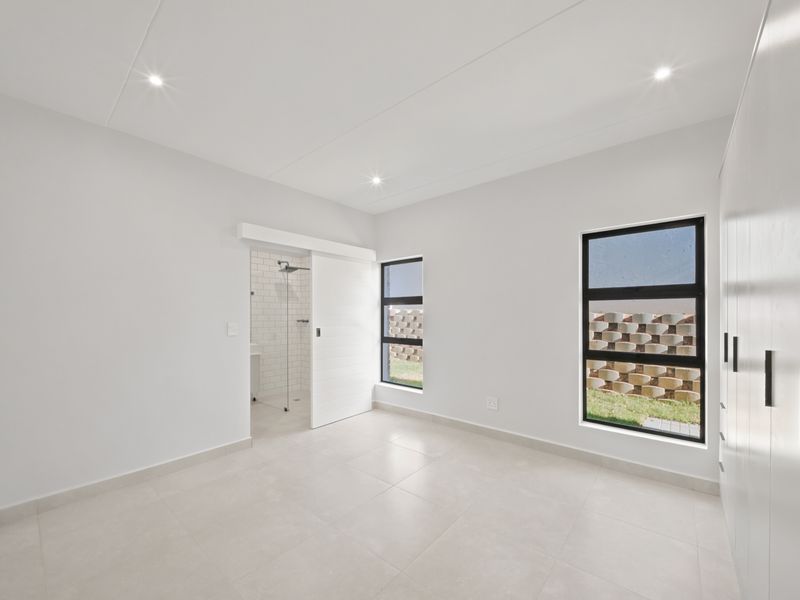 INDUSTRIAL CHARM MEETS MODERN SIMPLICITY - Photo 10