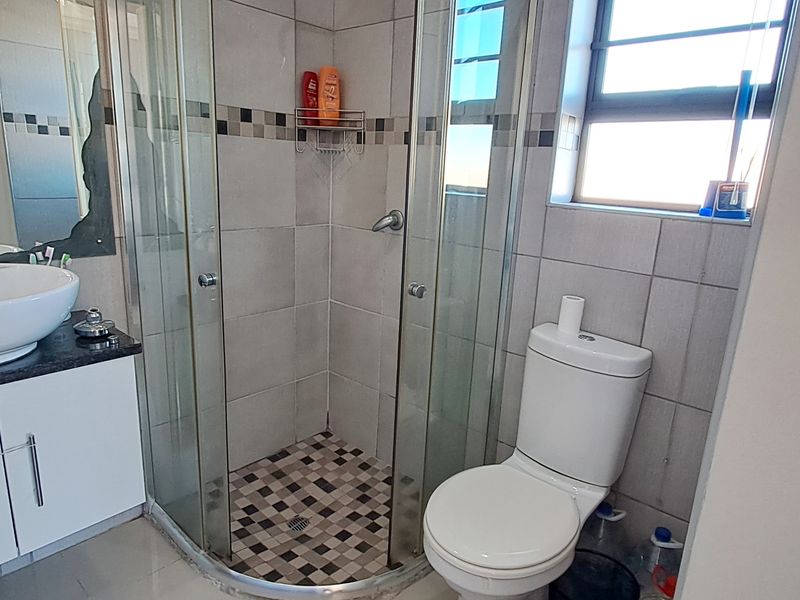 FAIRVIEW 3 BED 2 BATH TOWNHOUSE WITH SINGLE GARAGE FOR RENT - Photo 6