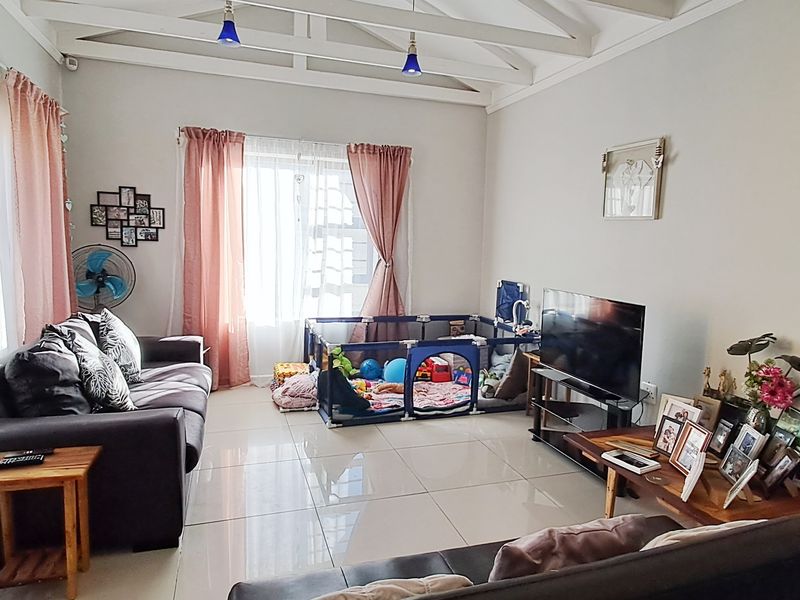 FAIRVIEW 3 BED 2 BATH TOWNHOUSE WITH SINGLE GARAGE FOR RENT - Photo 3