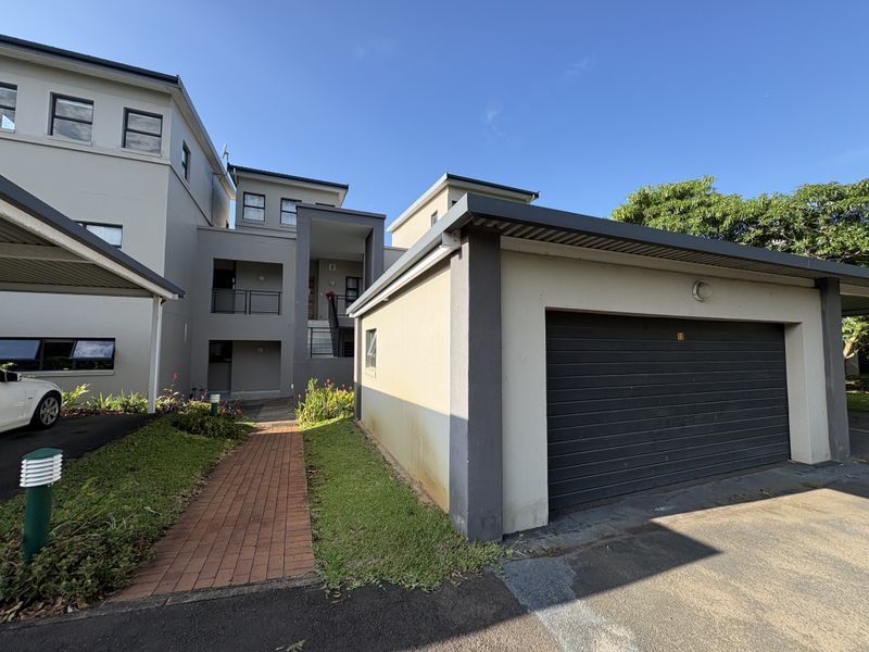 GORGEOUS CORNER GROUND FLOOR UNIT - Photo 2