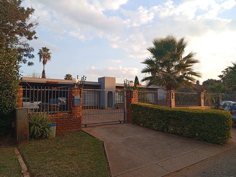 House For Sale In Pretoria - Photo 2