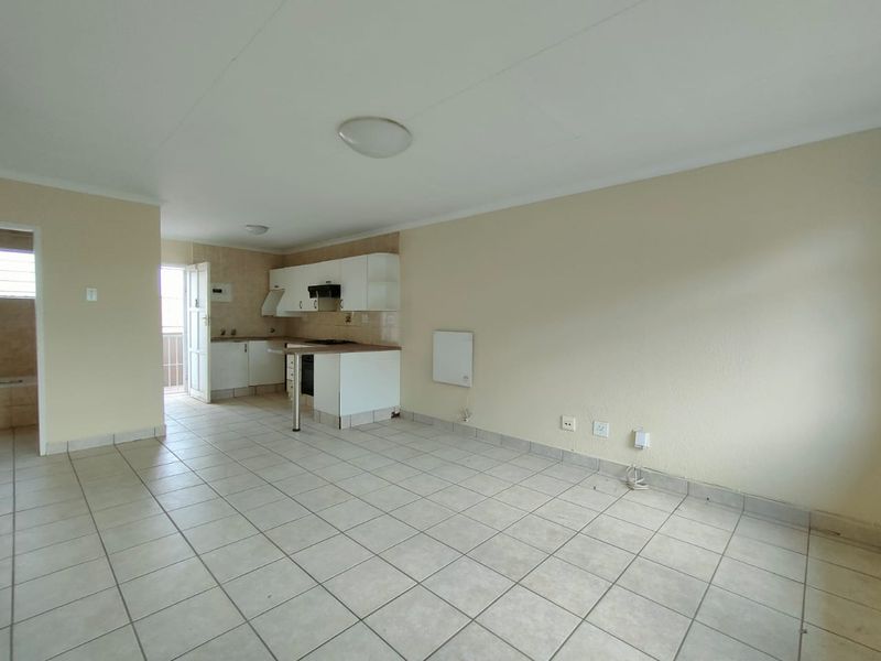 Ideal Family Home in a Secure Complex with Pool... - Photo 6