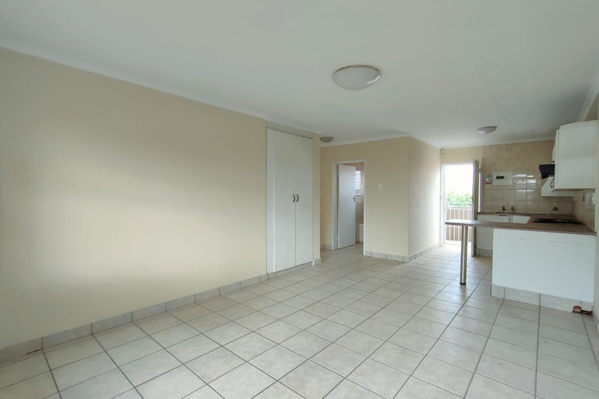Ideal Family Home in a Secure Complex with Pool... - Photo 5