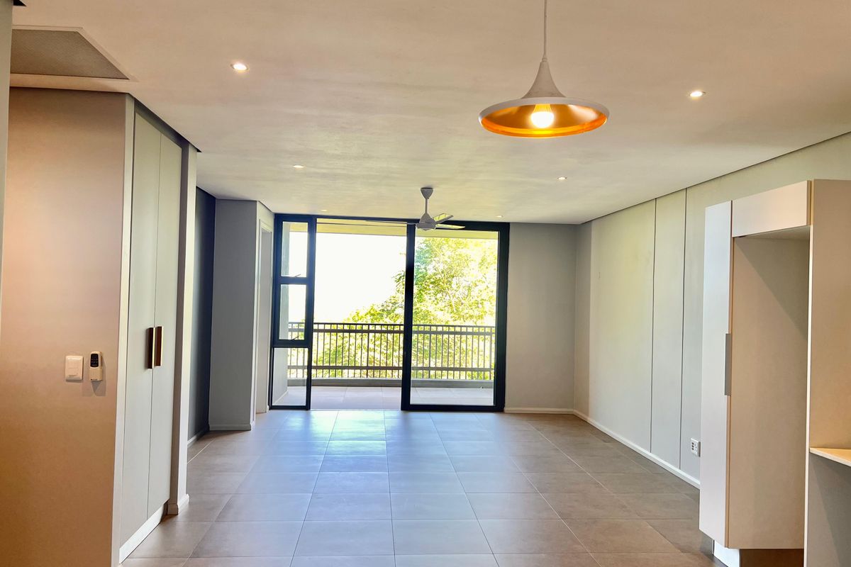 Top-Floor Elegance Surrounded by Nature in Elaleni - Photo 3