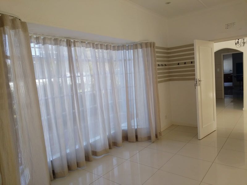 Elegant Double-Storey Family Home with Pool in Secure Enclosed Sandown - Photo 7