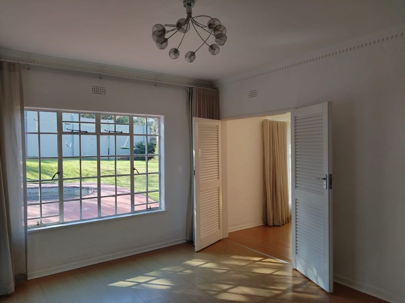 Elegant Double-Storey Family Home with Pool in Secure Enclosed Sandown - Photo 6