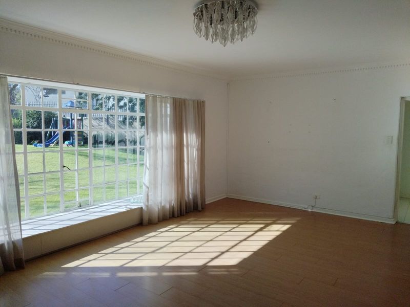 Elegant Double-Storey Family Home with Pool in Secure Enclosed Sandown - Photo 5
