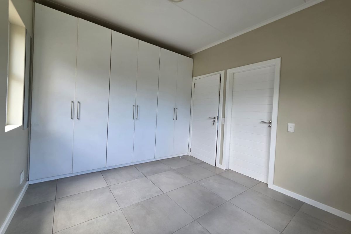 Modern 3-Bedroom Apartment in Sought-After Manor Estate - Photo 5