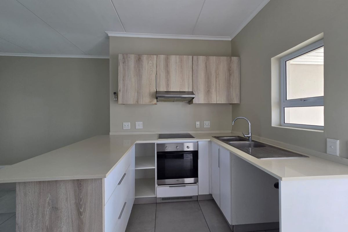 Modern 3-Bedroom Apartment in Sought-After Manor Estate - Photo 2