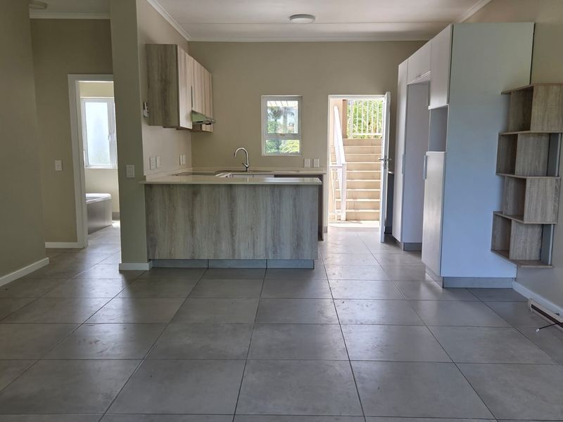 Charming 2-Bedroom Apartment in Manor Estates! - Photo 3
