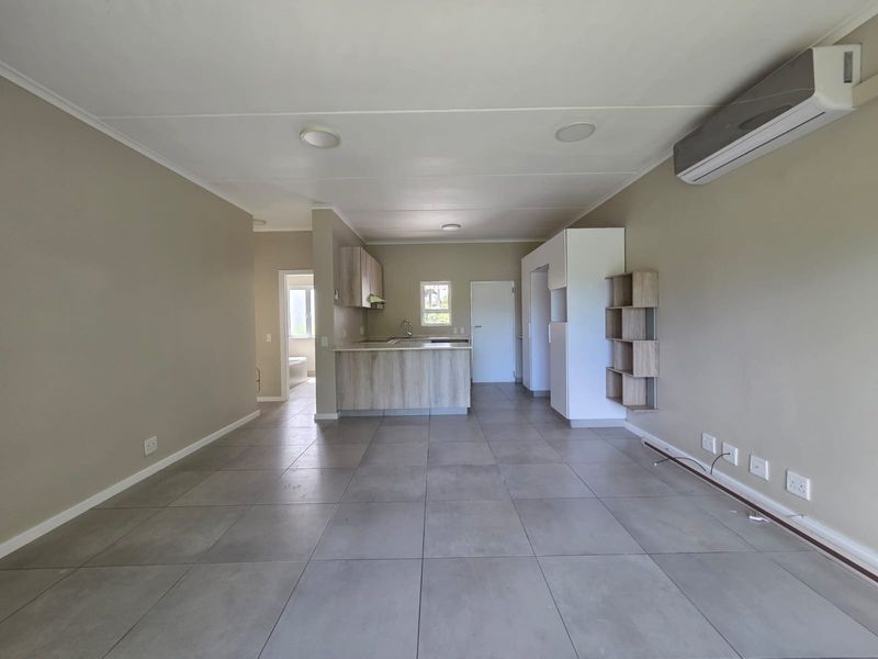Charming 2-Bedroom Apartment in Manor Estates! - Photo 4