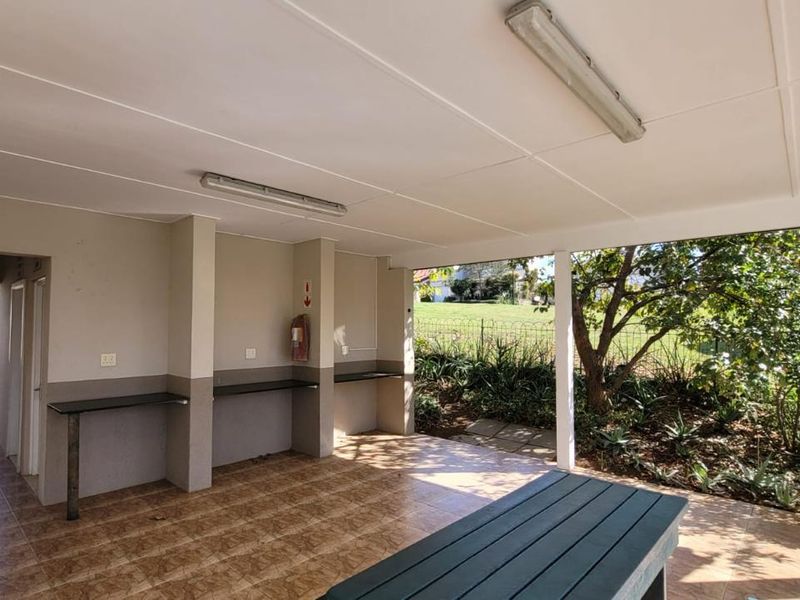 Charming 2-Bedroom Apartment in Manor Estates! - Photo 10