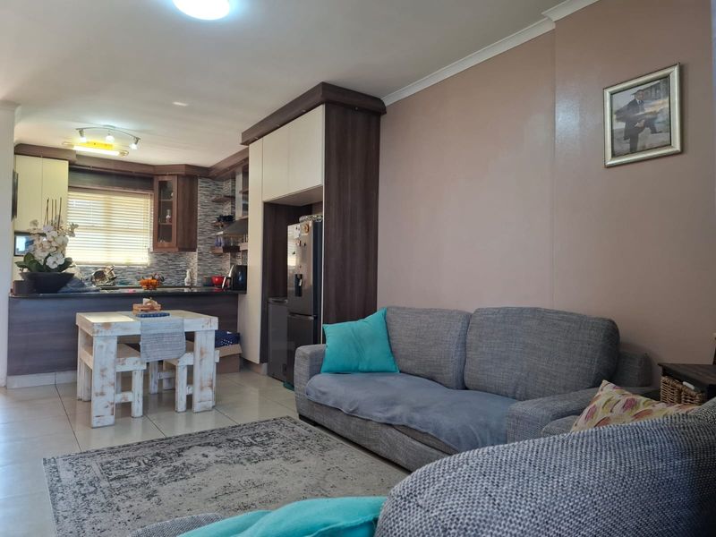 Neat apartment in Westbrook - Photo 3