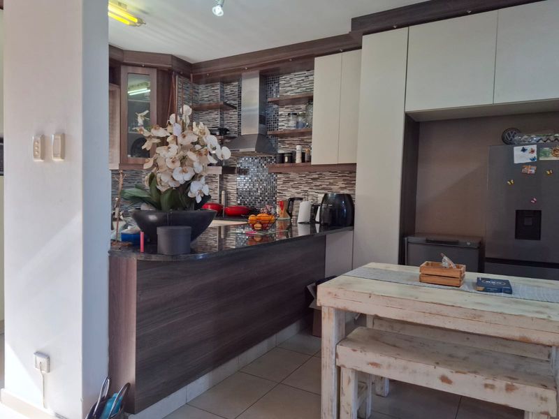 Neat apartment in Westbrook - Photo 9