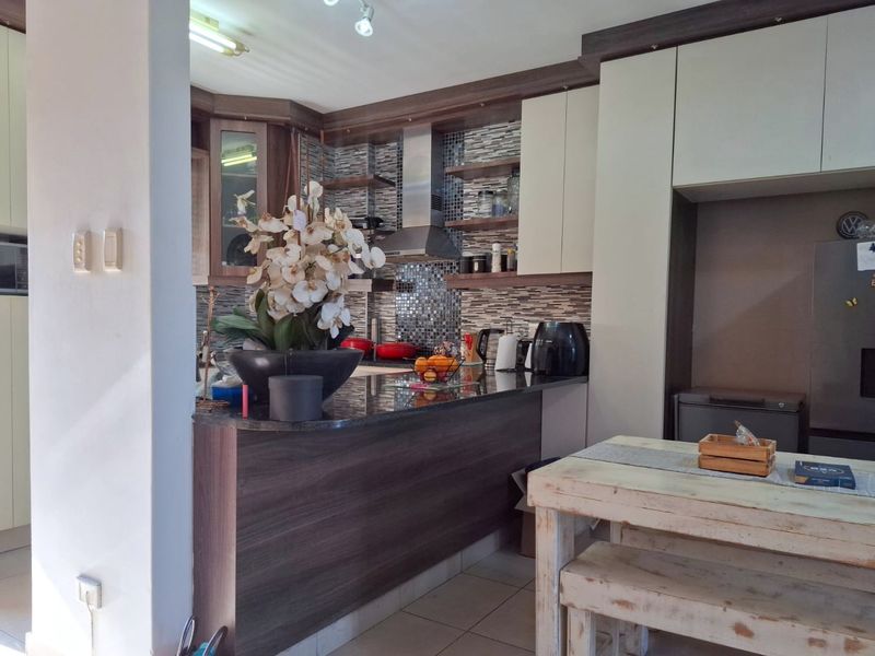 Neat apartment in Westbrook - Photo 6