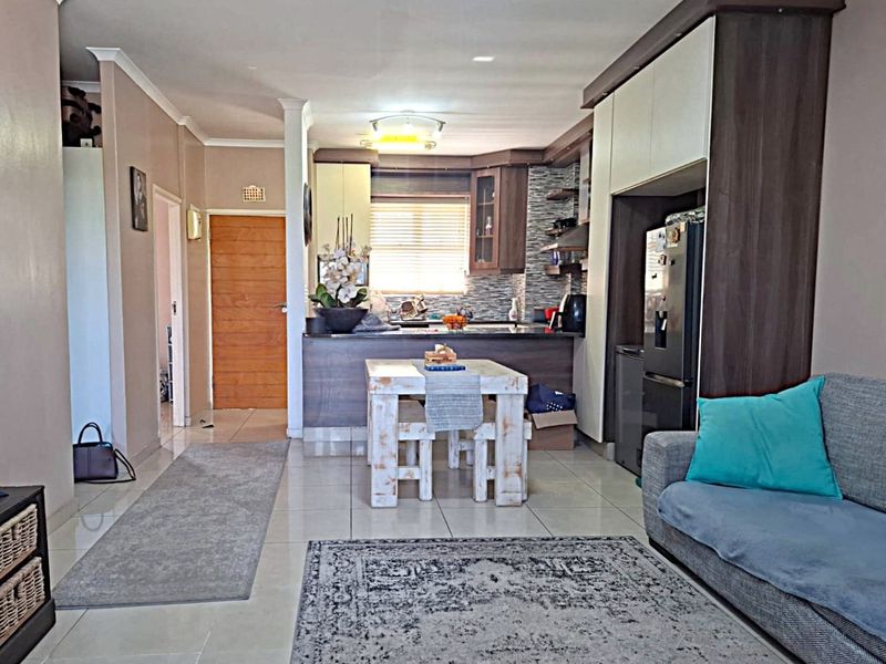 Neat apartment in Westbrook - Photo 2