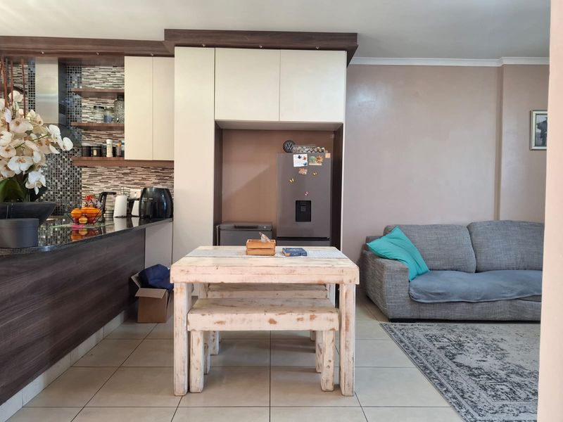 Neat apartment in Westbrook - Photo 4