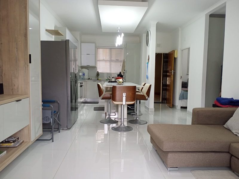 Modern 2 Bed Apartment in Westbrook - Photo 3