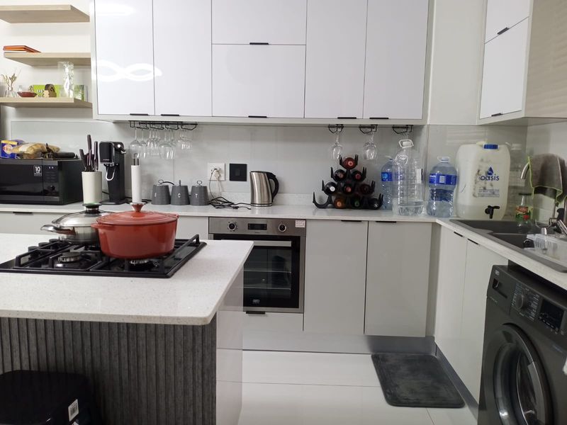 Modern 2 Bed Apartment in Westbrook - Photo 5