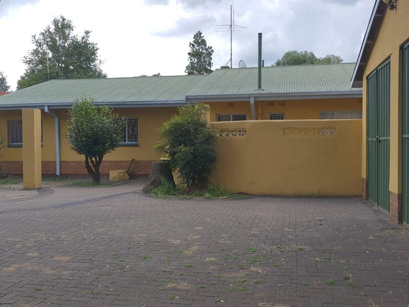 Spacious 4-Bedroom Family Home in Vanderbijlpark - Photo 1