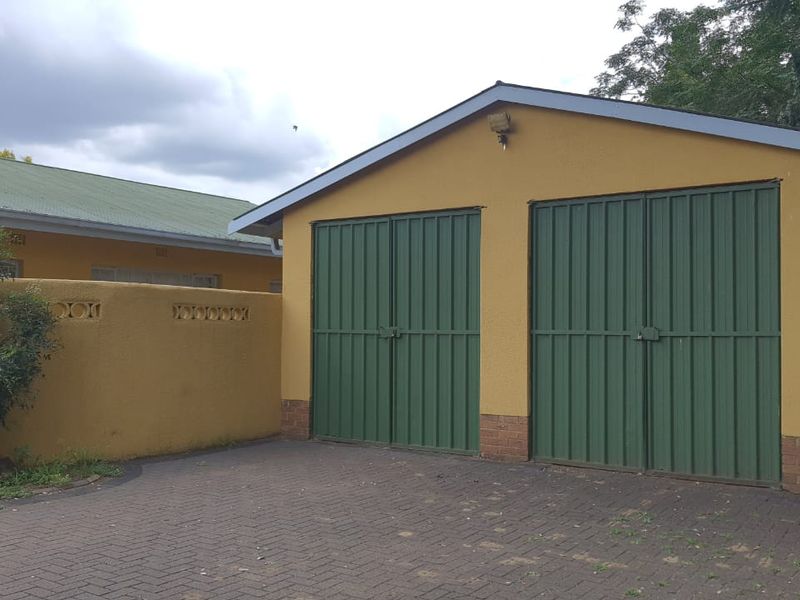 Spacious 4-Bedroom Family Home in Vanderbijlpark - Photo 2