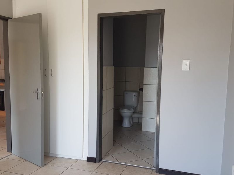 Apartment For Sale In Brakpan - Photo 2