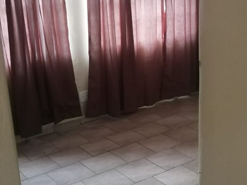 Spacious 1 Bedroom Flat to rent in Mooinooi - Photo 4