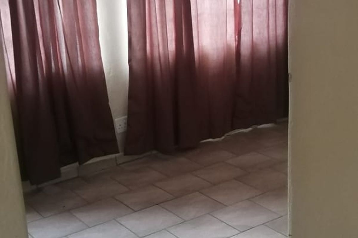 Spacious 1 Bedroom Flat to rent in Mooinooi - Photo 4