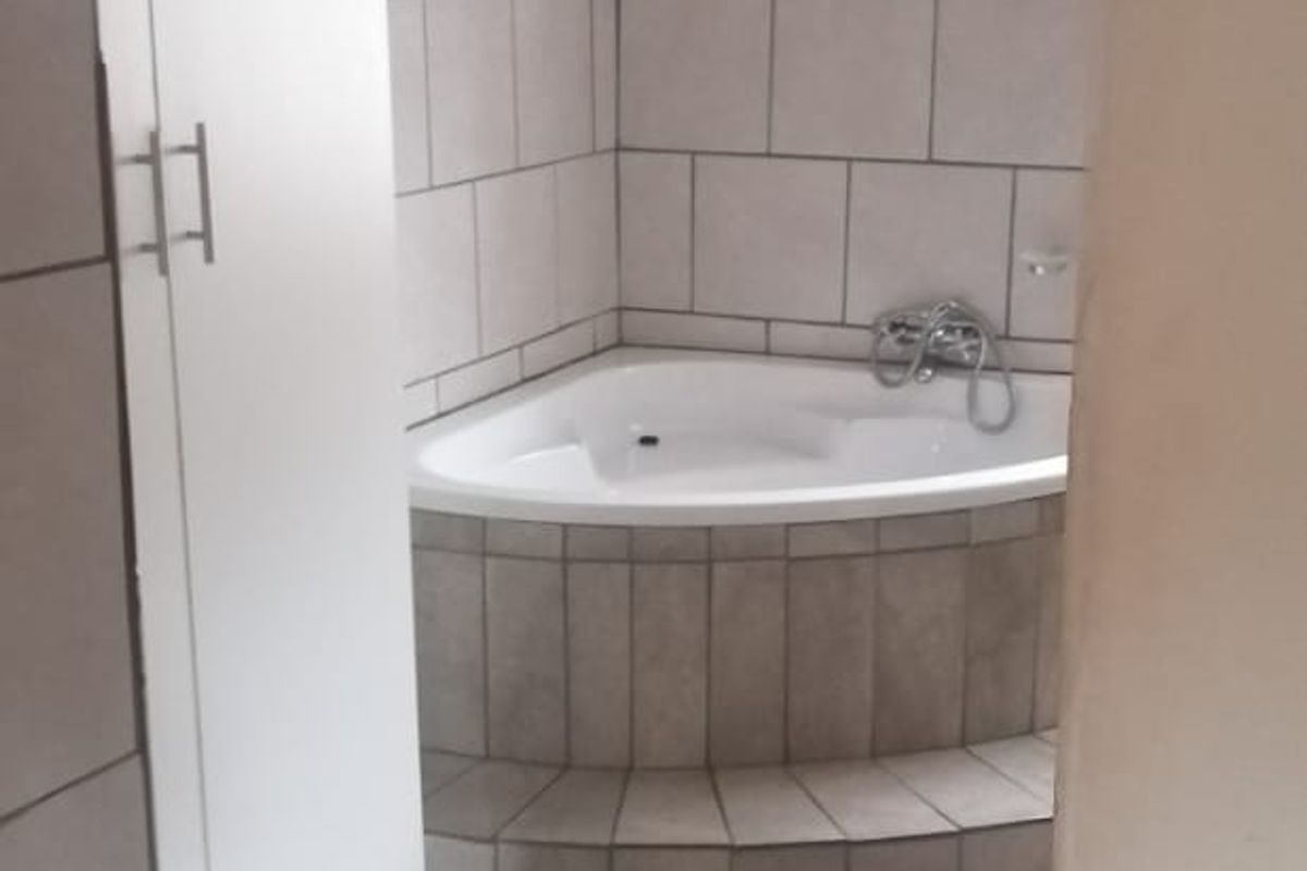 Spacious 1 Bedroom Flat to rent in Mooinooi - Photo 5
