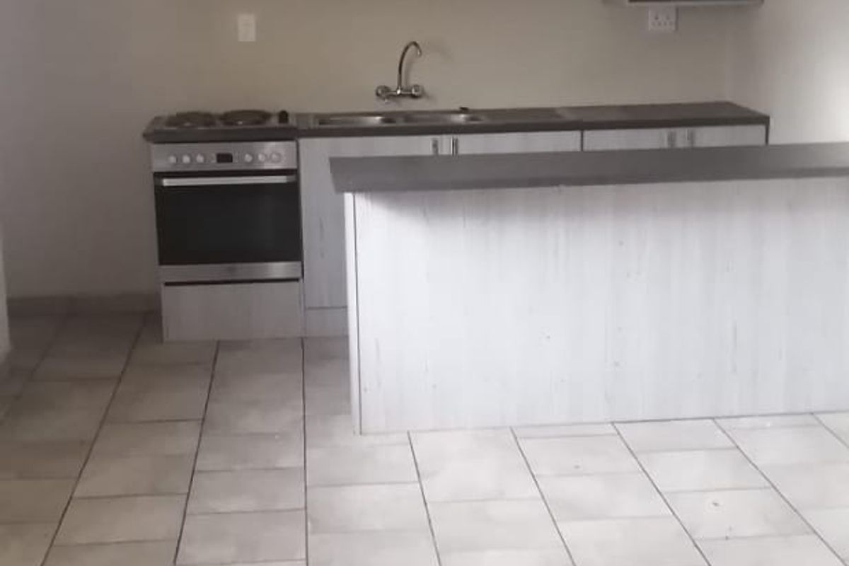 Spacious 1 Bedroom Flat to rent in Mooinooi - Photo 2
