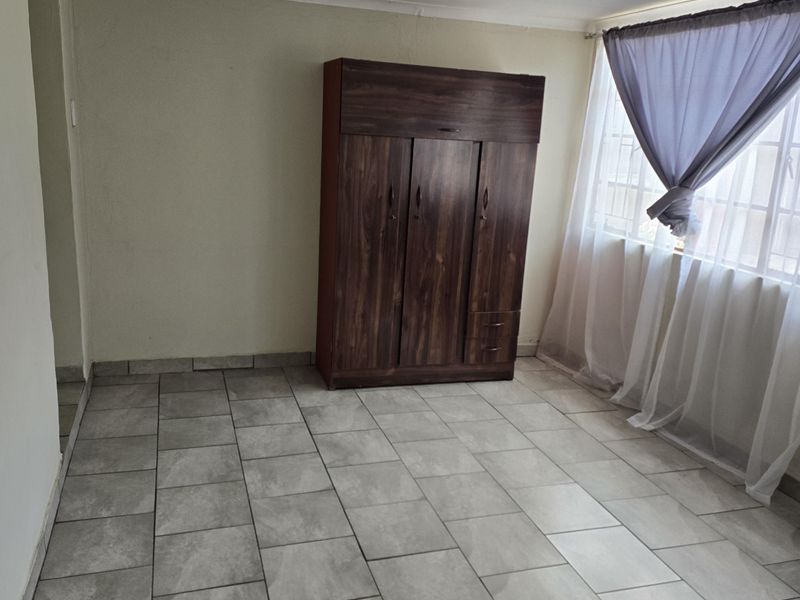 Spacious 1 Bedroom Flat to rent in Mooinooi - Photo 3