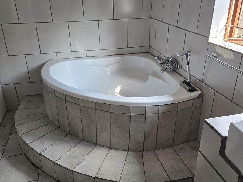 Spacious 1 Bedroom Flat to rent in Mooinooi - Photo 5