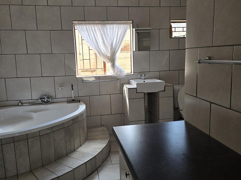Spacious 1 Bedroom Flat to rent in Mooinooi - Photo 4